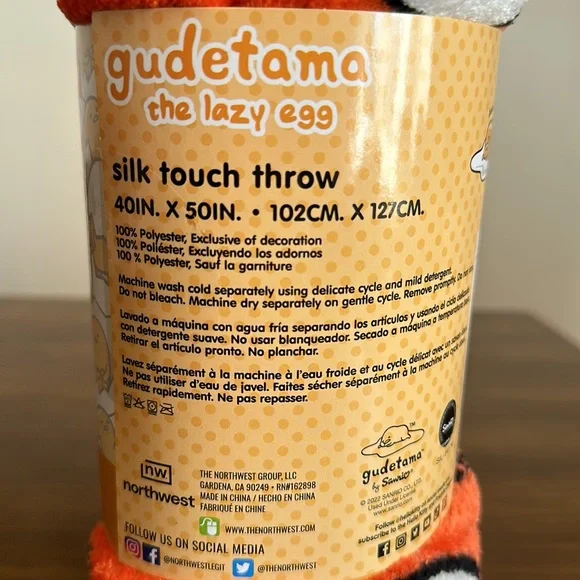 Sanrio Gudetama The Lazy Egg Throw Blanket 40x50 inches Silk Touch NWT - Picture 5 of 5